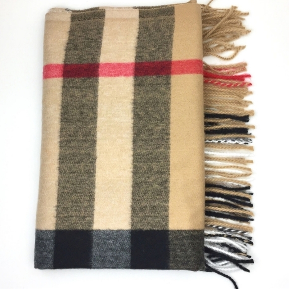💯 Authentic Burberry Scarf - Picture 2 of 7